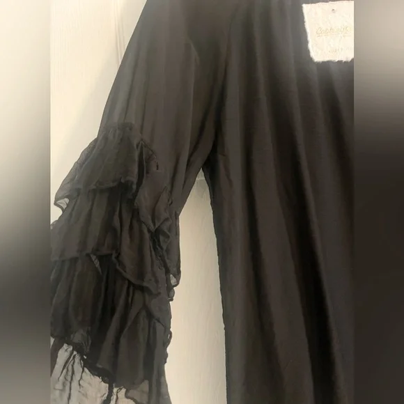 NWT Cobblestone Ruffle Sleeve Silk Black Blouse One size - Picture 5 of 5